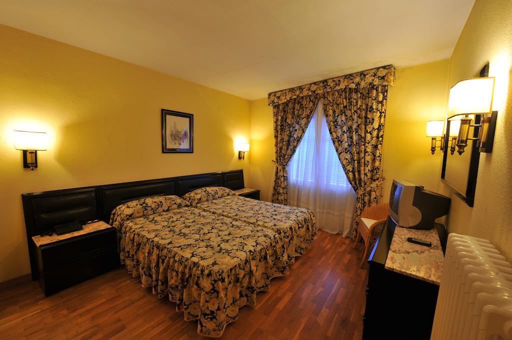 Hotel Tall De Conill Capellades Oda fotoğraf