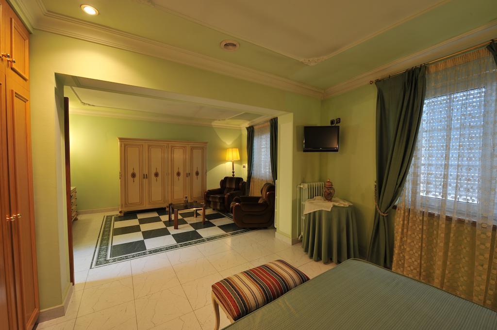 Hotel Tall De Conill Capellades Oda fotoğraf